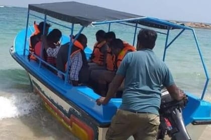 Private Glass Bottom Boat Ride in Trincomalee Beach Colombo