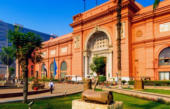 Guided Day Trip to Giza Pyramids and Egyptian Museum in Cairo