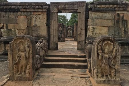 Private tours in Sri Lanka 7 N/8 days for Group of 5-6 people