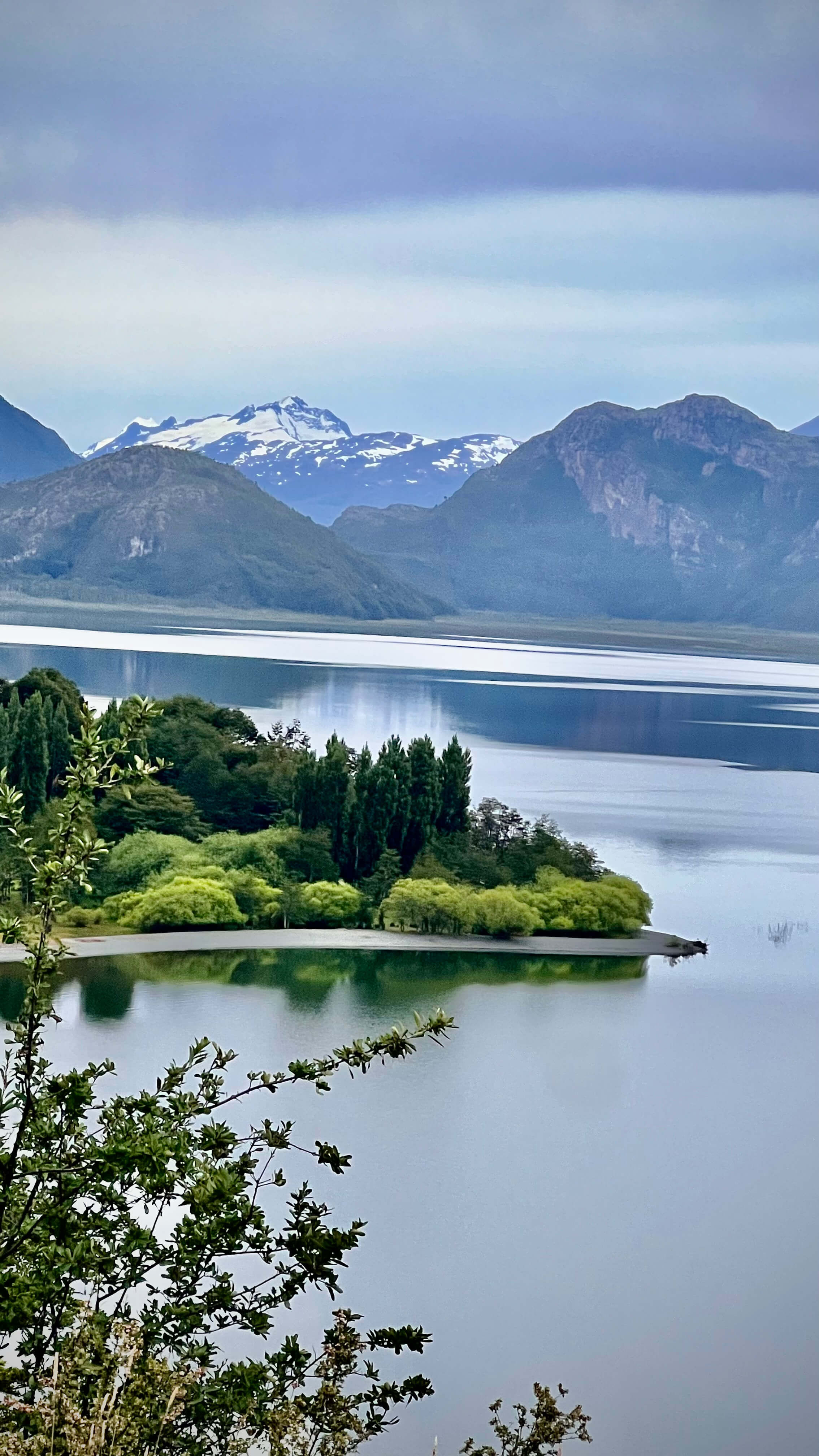 Cicloturismo en el mirador del Lago Cisnes, Carretera Austral, Villa O'Higgins