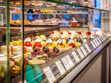 Gourmet Christmas Walking Tour in Paris