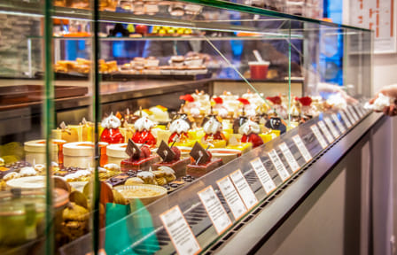 Gourmet Christmas Walking Tour in Paris