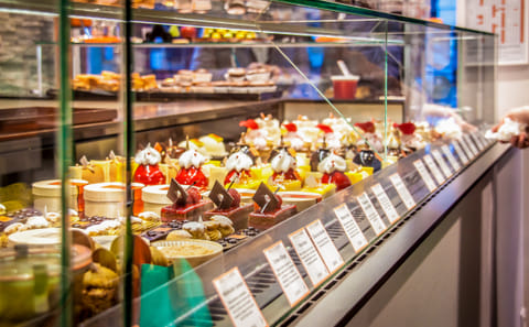 Gourmet Christmas Walking Tour in Paris