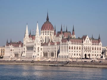 Budapest Grand City Tour with Visit to Parliament Building