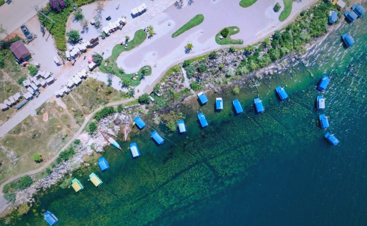  Fuxian Lake and Boats