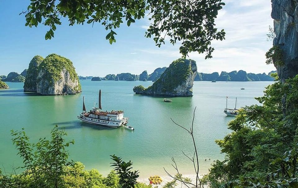 Bai Tu Long Bay Off-The-Beaten-Track Cruise on Boutique Boat 2D1N