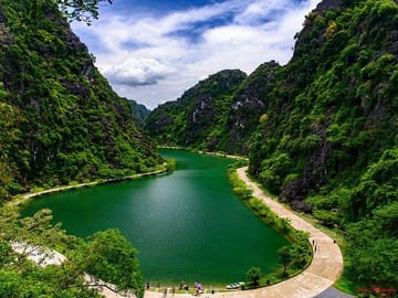Ninh Binh Day Tour: Hoa Lu, Tam Coc, Biking, and Bich Dong
