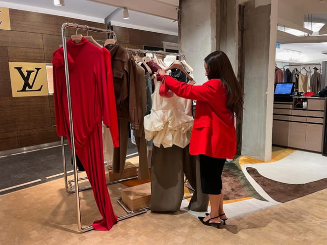 Private Personal Shopping Experience in Paris with Hotel Pickup and Drop-Off