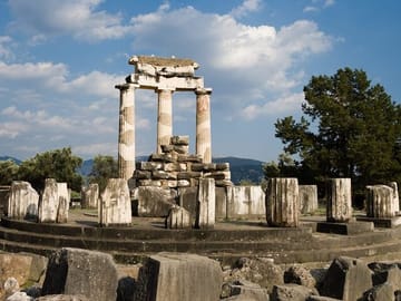 Delphi and Arachova Full Day Cultural Tour from Athens