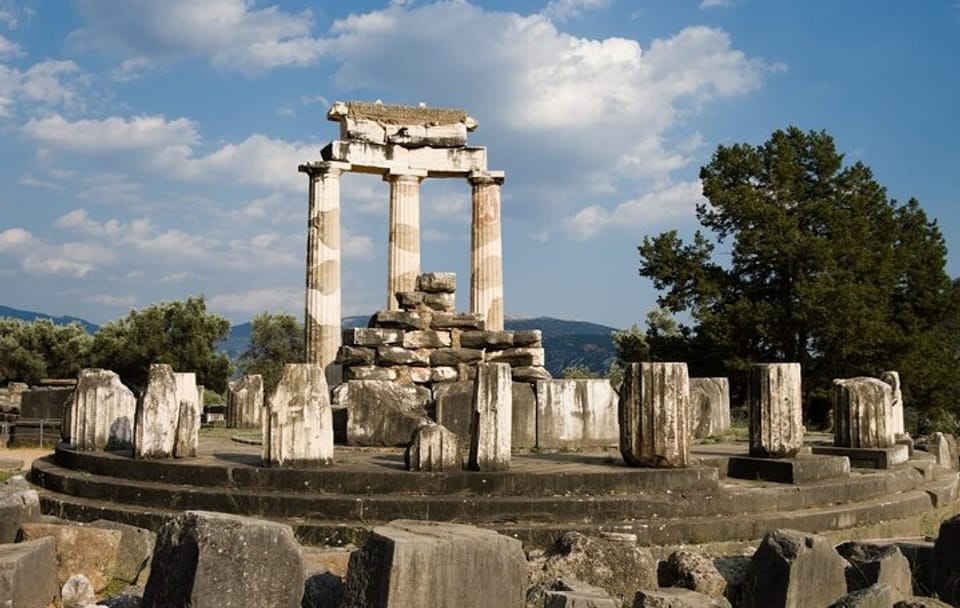 Delphi and Arachova Full Day Cultural Tour from Athens