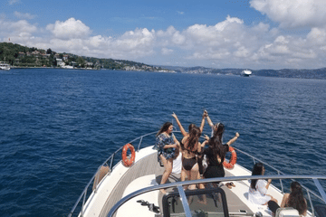 Private Yacht Tour with Swimming in Istanbul's Adalar Islands