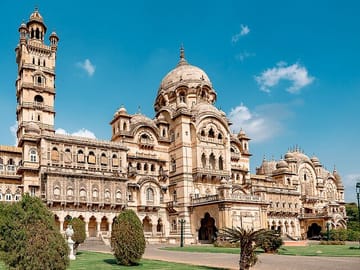 Cultural Tour of Ajanta Caves and Daulatabad from Vadodara to Mumbai