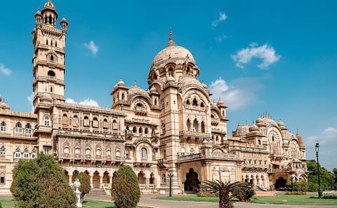 Cultural Tour of Ajanta Caves and Daulatabad from Vadodara to Mumbai
