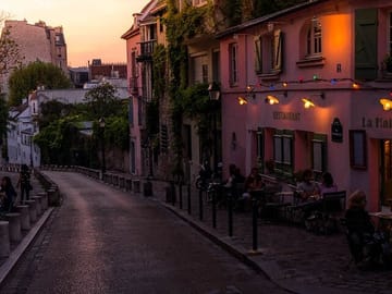 Professional Photoshoot Experience at La Maison Rose, Paris