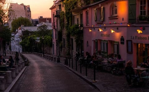 Professional Photoshoot Experience at La Maison Rose, Paris