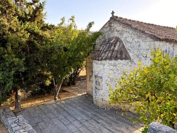 Private Rethymno Tour of Arkadi, Eleutherna, and Margarites