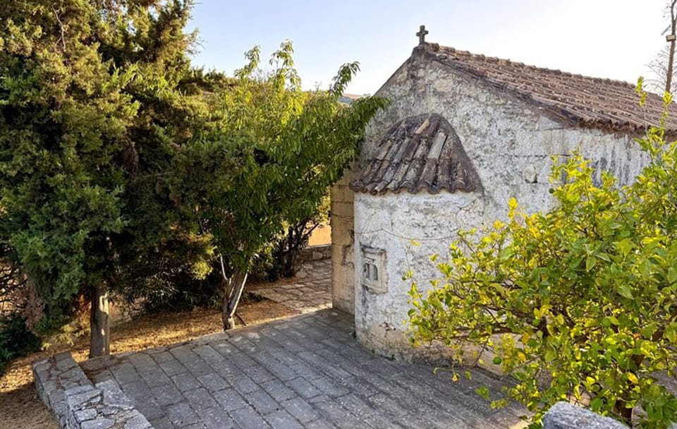 Private Rethymno Tour of Arkadi, Eleutherna, and Margarites