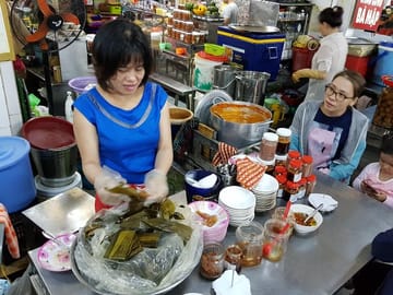 Culinary Tour of Con Market and Seafood Street in Da Nang