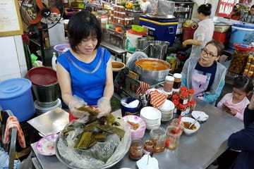Culinary Tour of Con Market and Seafood Street in Da Nang