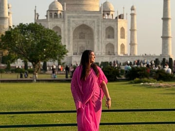 Agra: Taj Mahal Guided Tour with Skip the Line Tickets