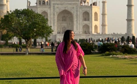 Agra: Taj Mahal Guided Tour with Skip the Line Tickets