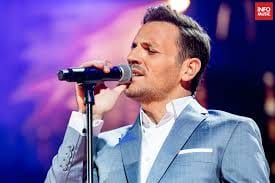 Muzică Live și Eleganță la Revelion 2024-2025 cu Nikos Vertis