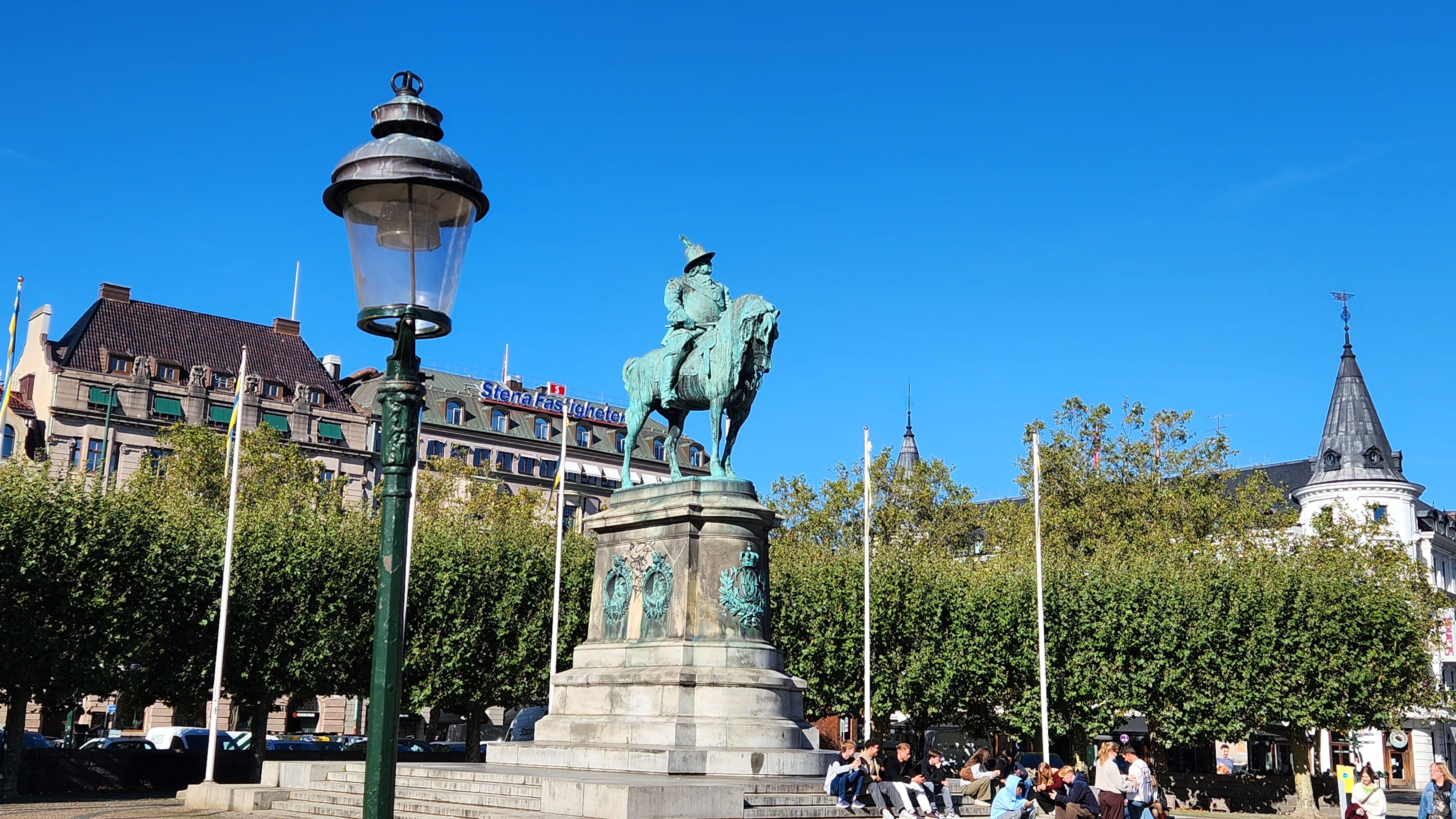 King Karl X Gustav’s equestrian statue stands in Malmö’s Stortorget, marking the city’s transition from Danish to Swedish rule in 1658.