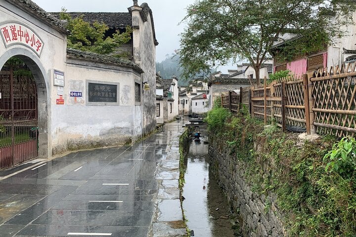 Full-Day Private Tour of Hongcun and Xidi Village with Pick Up 9