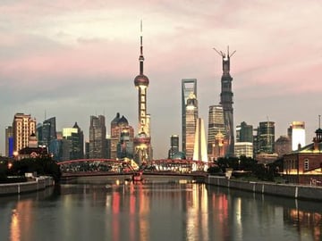 4-Hour Shanghai Night Walking Tour with Huangpu River Night Cruise