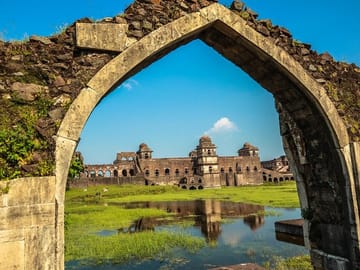 Omkareshwar Temple and Asirgarh Fort Day Tour from Indore