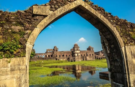 Omkareshwar Temple and Asirgarh Fort Day Tour from Indore