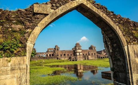 Omkareshwar Temple and Asirgarh Fort Day Tour from Indore
