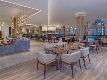 Atlantis the Palm Buffet with Monorail or Balloon Pass in Dubai
