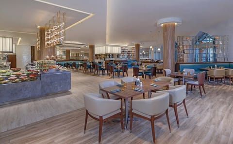 Atlantis the Palm Buffet with Monorail or Balloon Pass in Dubai