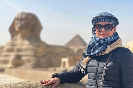 Giza Pyramids, Sphinx & Egyptian Museum Tour with Lunch