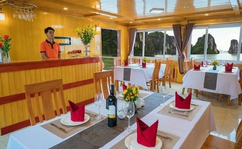 BOUTIQUE CRUISE 2 Days 1 Night Explore Lan Ha Bay & Cat Ba Island
