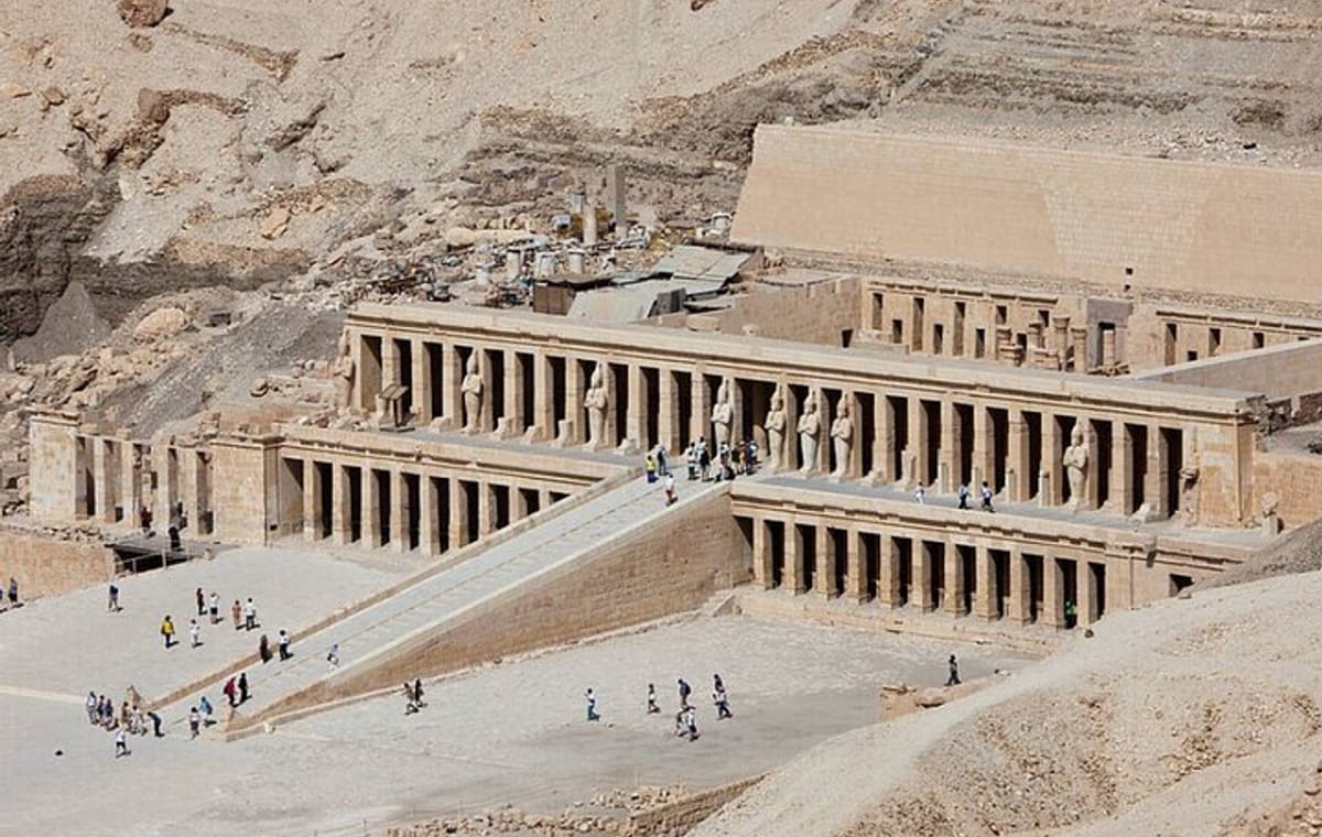 Hot Air Balloon Ride to Colossi of Memnon in Luxor