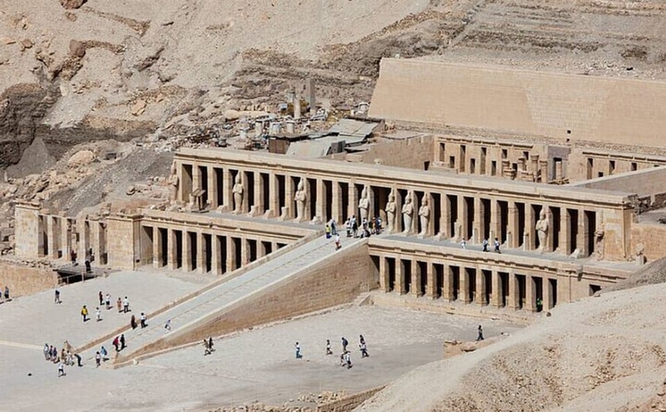 Hot Air Balloon Adventure Over Colossi of Memnon in Luxor