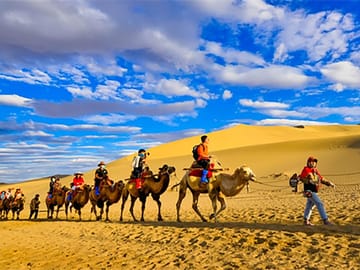 Dunhuang: Mingsha Mountain, Crescent Lake & Museum Tour