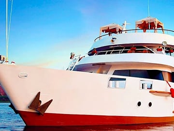Tiran Island Full-Day Boat Trip with Lunch from Sharm El Sheikh
