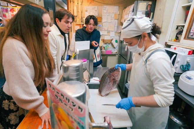 Tsukiji Fish Market: Behind the Scenes & 10 Seafood Tastings 7