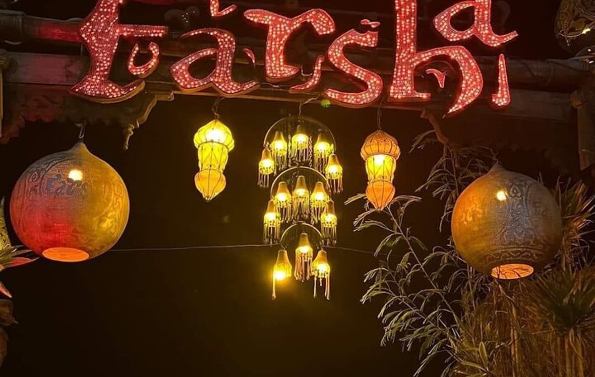 Farsha Cafe and Guided City Sightseeing Tour