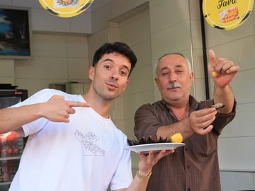 Culinary Tour of Istanbul with Ferry Ride and Local Snacks