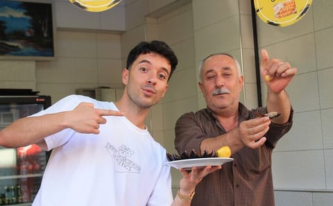 Culinary Tour of Istanbul with Ferry Ride and Local Snacks