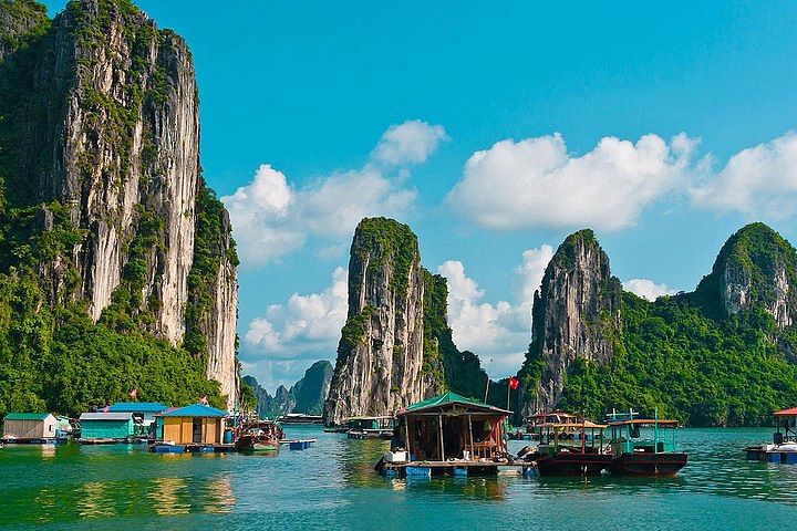 Hanoi and Halong Bay Discovery Tour: Culture, Nature, and Adventure