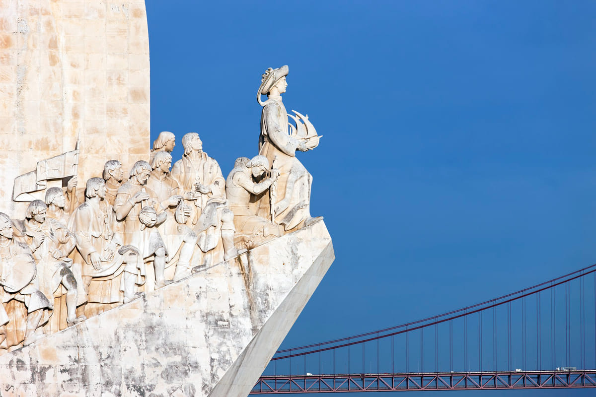 Lisbon Afternoon: Private Tour with Monuments and Fado Dinner