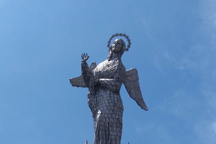 Quito city private tour with lunch and tickets included