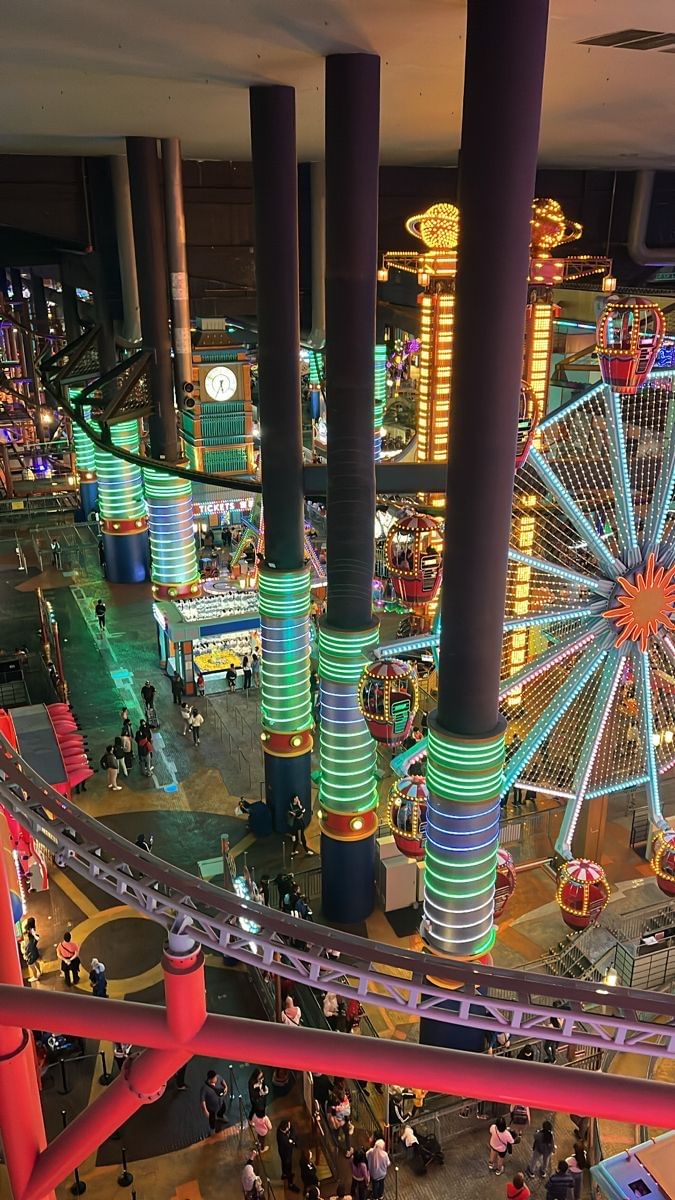 عيش تجربة الإثارة في Genting SkyWorlds، حيث المغامرات العالمية والعروض الحيّة في قلب جينتنج!