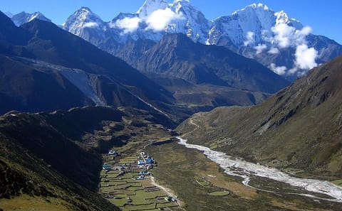 Everest Lobuche Trek: 13-Day Journey in Bagmati Province