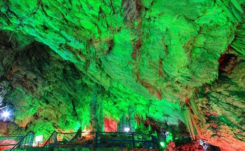 Private Day Tour of Jingdong Karst Cave and Shilinxia Platform